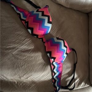 PINK Victoria's Secret Zigzag Multicolor Bra